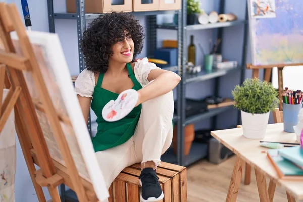 Young Middle East Woman Smiling Confident Drawing Art Studio — Stok fotoğraf