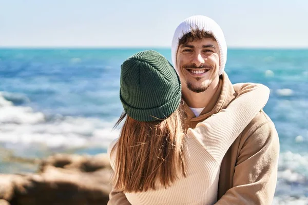 Mand Woman Couple Smiling Confident Hugging Each Other Seaside — Stok fotoğraf