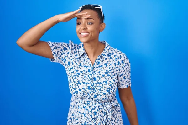 African American Woman Standing Blue Background Very Happy Smiling Looking — Stockfoto