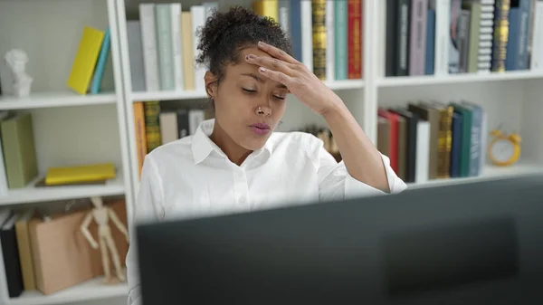 African American Woman Student Using Computer Stressed Library University — Stockfoto