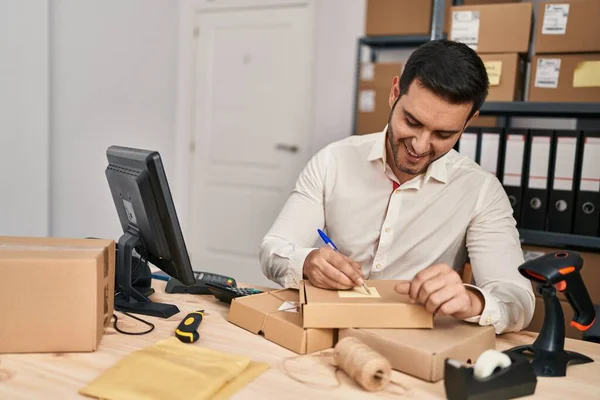 Young Hispanic Man Commerce Business Worker Write Package Office — Stock Photo, Image