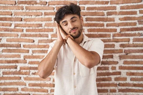 Homem Árabe Com Barba Sobre Tijolos Parede Fundo Dormindo Cansado — Fotografia de Stock