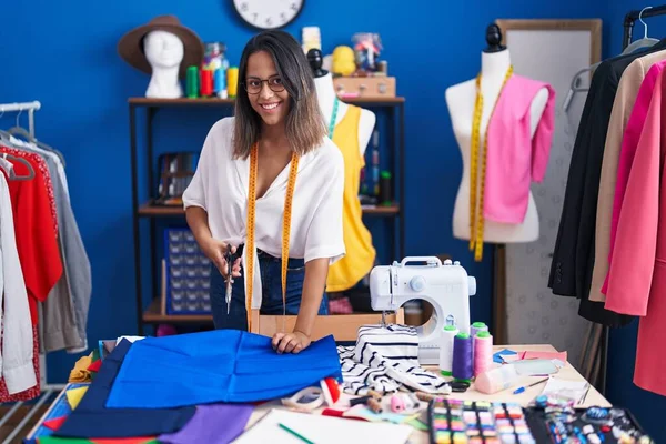 Young Hispanic Woman Tailor Cutting Cloth Sewing Studio — Stock Photo, Image