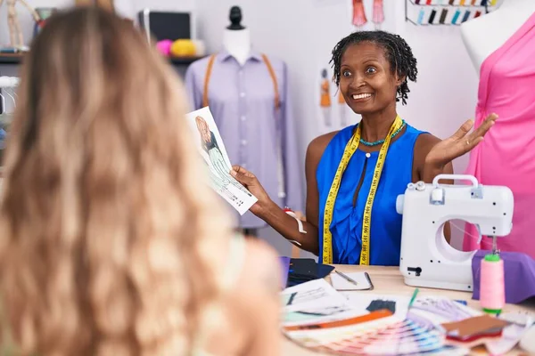 African Woman Dreadlocks Dressmaker Designer Atelier Customer Celebrating Achievement Happy — Stock Photo, Image