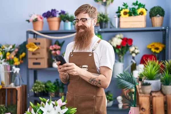 Young Redhead Man Florist Smiling Confident Using Smartphone Flower Shop — Fotografia de Stock
