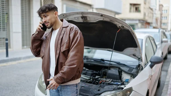 Young Arab Man Talking Smartphone Insurance Car Breakdown Street — Stock Photo, Image
