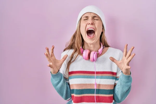Young Blonde Woman Standing Pink Background Crazy Mad Shouting Yelling — Zdjęcie stockowe