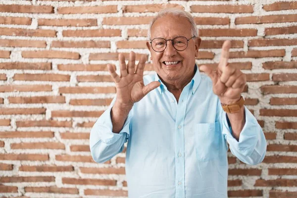 Senior Man Grey Hair Standing Bricks Wall Showing Pointing Fingers — Stock Photo, Image
