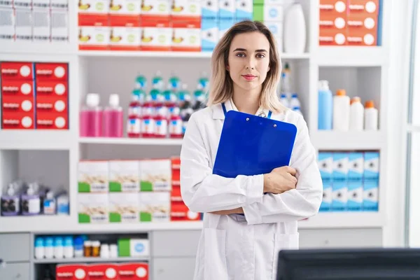 Young Woman Pharmacist Holding Checklist Pharmacy — Stok fotoğraf
