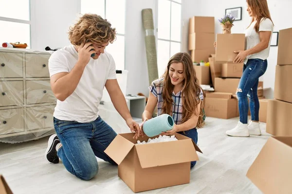 Mother Couple Talking Smartphone Unboxing Cardboard Packages Home — Stock Photo, Image