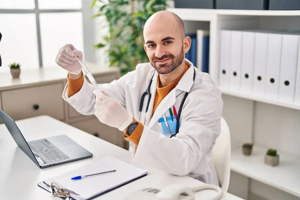 Young Man Wearing Doctor Uniform Holding Pcr Test Clinic — Stock Photo, Image
