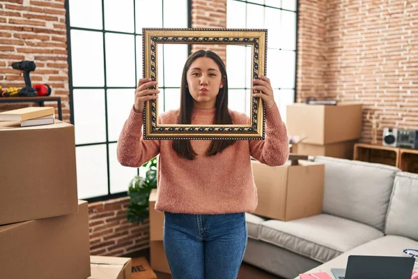 Young Latin Woman Moving New Home Holding Empty Frame Puffing — Stock Photo, Image