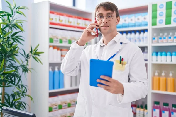 Young Caucasian Man Pharmacist Using Touchpad Talking Smartphone Pharmacy — Foto de Stock