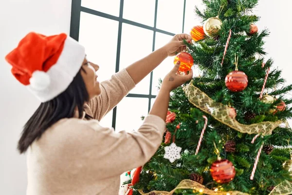 Hispanic Brunette Woman Hanging Christmas Ball Tree Home —  Fotos de Stock