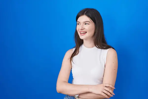 Young Caucasian Woman Standing Blue Background Looking Away Side Smile — Stok fotoğraf