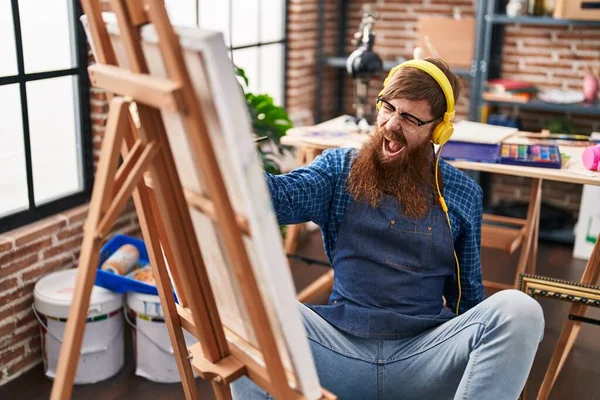Young Redhead Man Artist Listening Music Drawing Art Studio — Stockfoto