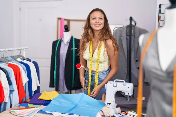 Young Beautiful Hispanic Woman Tailor Smiling Confident Cutting Cloth Tailor — Stok fotoğraf