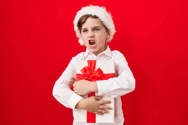 Malý Běloch Vánočním Kloboukem Rozzlobeným Šíleným Výkřikem Frustrovaný Zuřivý Křičící — Stock fotografie