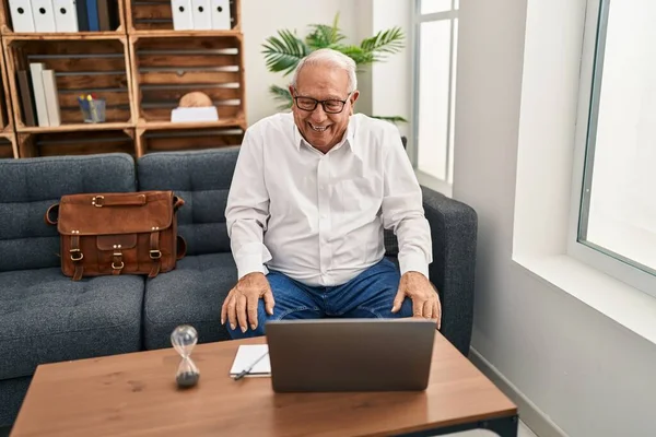Senior Therapist Grey Hair Doing Online Session Consultation Office Looking — Stock Photo, Image