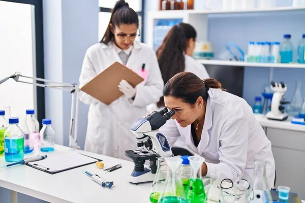 Three Woman Scientists Using Microscope Write Checklist Laboratory — Stock Photo, Image