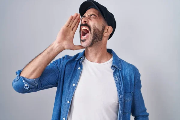 스페인 사람들은 위에서 턱수염을 기르고 소리로 소리를 질렀다 의사소통 — 스톡 사진