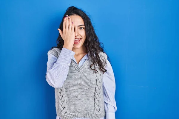 Young Brunette Woman Standing Blue Background Covering One Eye Hand — Stock Photo, Image