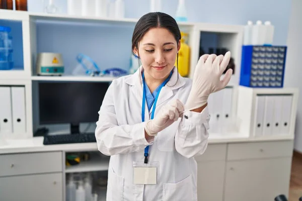 Young Hispanic Woman Wearing Scientist Uniform Gloves Laboratory — Zdjęcie stockowe