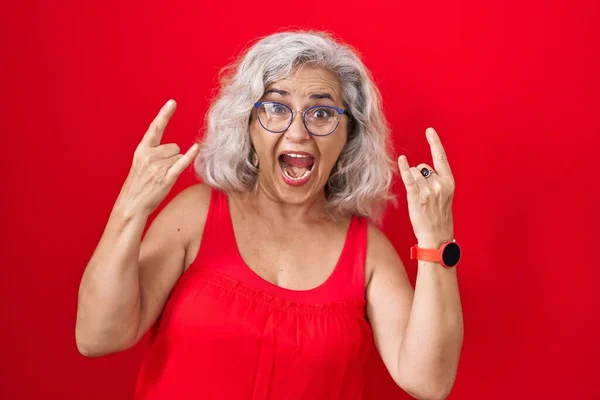 Middle Age Woman Grey Hair Standing Red Background Shouting Crazy — Stock Photo, Image