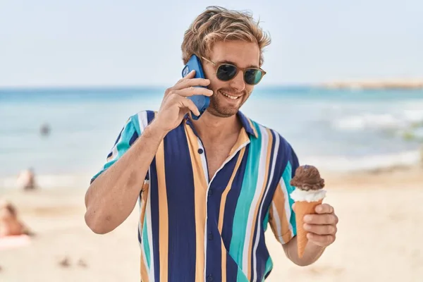 Young Man Tourist Talking Smartphone Eating Ice Cream Seaside — Stockfoto