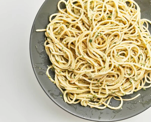 Köstlicher Teller Italienischer Spaghetti Mit Sauce Über Isoliertem Weißem Hintergrund — Stockfoto