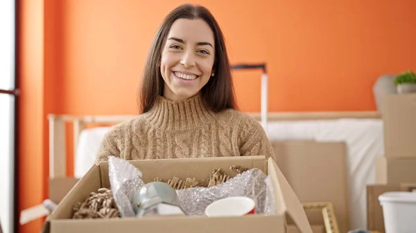 Young Beautiful Hispanic Woman Smiling Confident Holding Package New Home — Stok fotoğraf