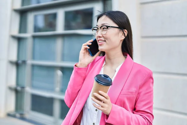 Chinese Woman Business Worker Talking Smartphone Drinking Coffee Street — Stock Photo, Image