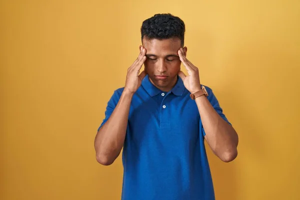 Young Hispanic Man Standing Yellow Background Hand Head Headache Because — Stockfoto