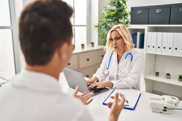 Middle Age Man Woman Doctor Patient Having Medical Consultation Clinic — Foto Stock