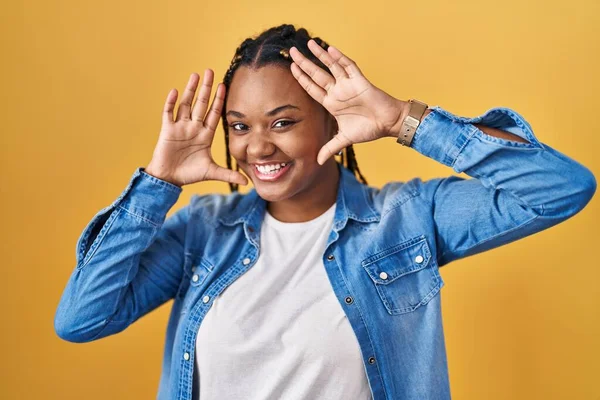 African American Woman Braids Standing Yellow Background Smiling Cheerful Playing — Photo