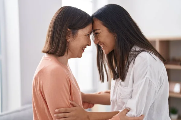 Two Women Mother Daughter Smiling Confident Hugging Each Other Home — Stock Photo, Image