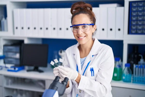 Young Woman Scientist Holding Samples Working Laboratory — 스톡 사진
