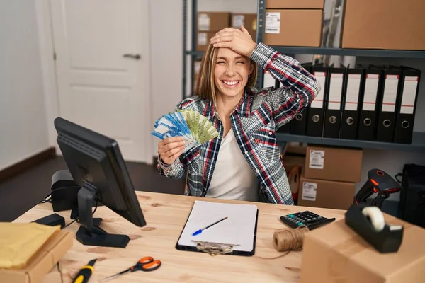 Young Blonde Woman Working Small Business Ecommerce Holding Chilean Pesos — Stock Photo, Image