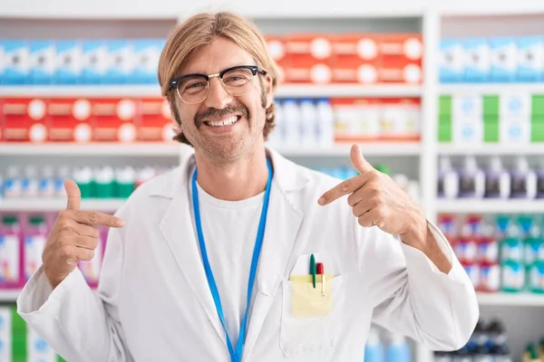 Caucasian Man Mustache Working Pharmacy Drugstore Looking Confident Smile Face — Stock Photo, Image