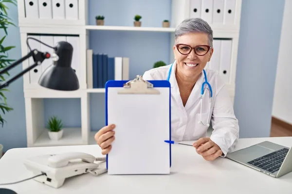 Middle Age Woman Wearing Doctor Uniform Holding Clipboard Clinic — Stock Photo, Image