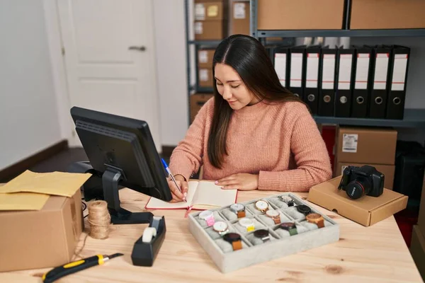 Young Hispanic Woman Ecommerce Business Worker Writing Notebook Office — Fotografia de Stock