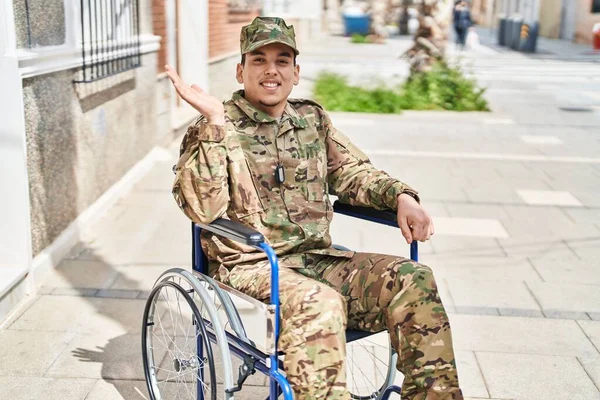 Young Arab Man Wearing Camouflage Army Uniform Sitting Wheelchair Celebrating — Stock Photo, Image