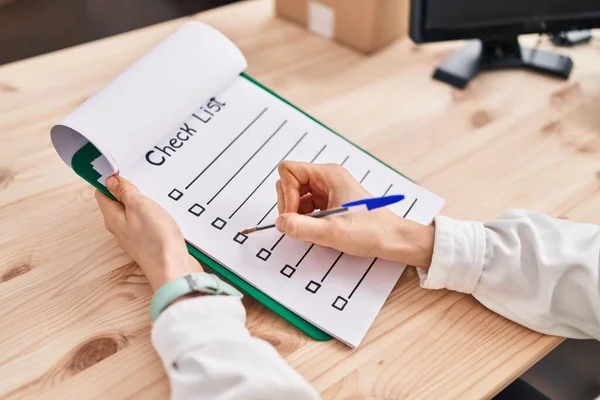 Young Caucasian Woman Writing Mark Checklist Office — Stockfoto