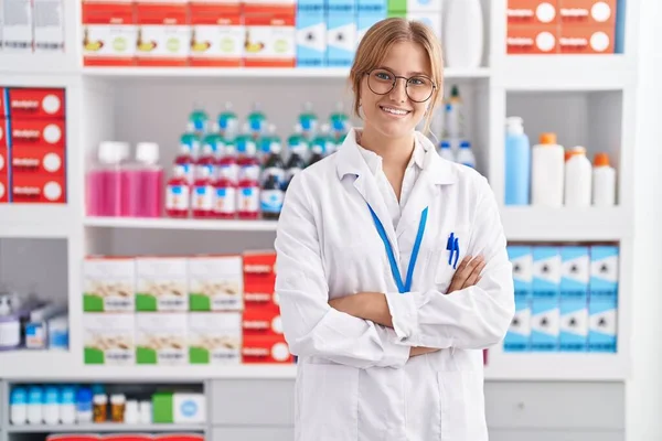 Young Blonde Girl Pharmacist Smiling Confident Standing Arms Crossed Gesture — ストック写真
