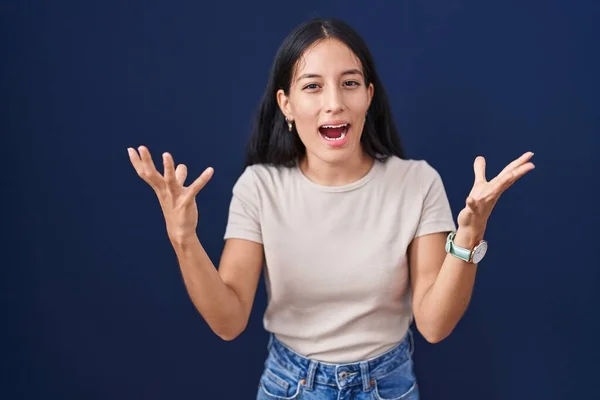 Young Hispanic Woman Standing Blue Background Crazy Mad Shouting Yelling — Stock Photo, Image