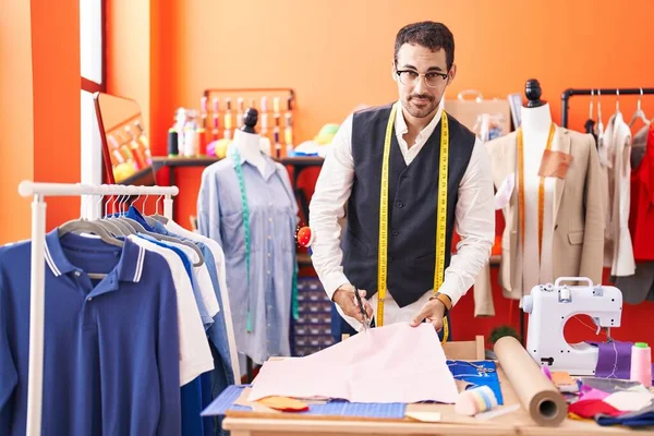 Young Hispanic Man Tailor Smiling Confident Cutting Cloth Atelier — Fotografia de Stock