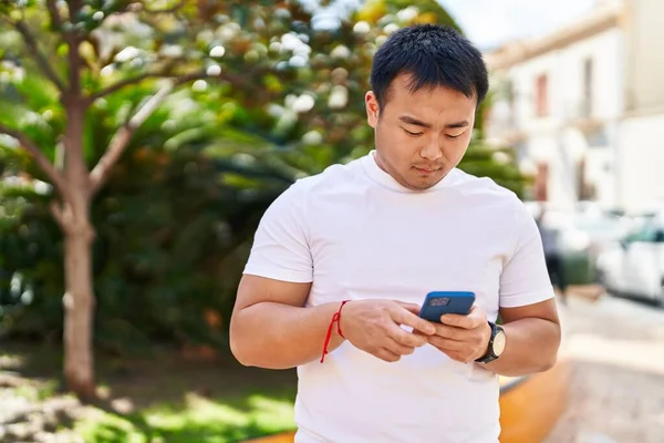 Young Chinese Man Using Smartphone Park — Stockfoto