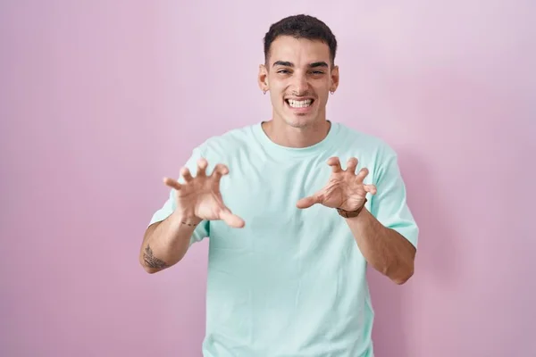 Handsome Hispanic Man Standing Pink Background Smiling Funny Doing Claw — Stock Photo, Image