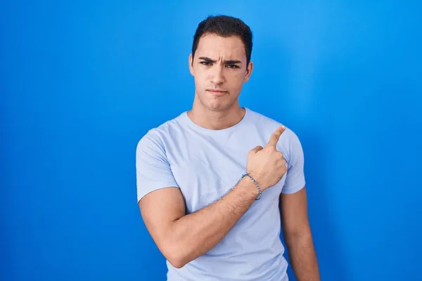 Young Hispanic Man Standing Blue Background Pointing Aside Worried Nervous — 스톡 사진