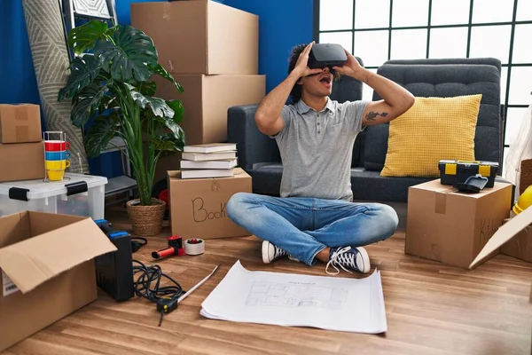 Young Hispanic Man Suprised Using Virtual Reality Glasses New Home — Stock Photo, Image
